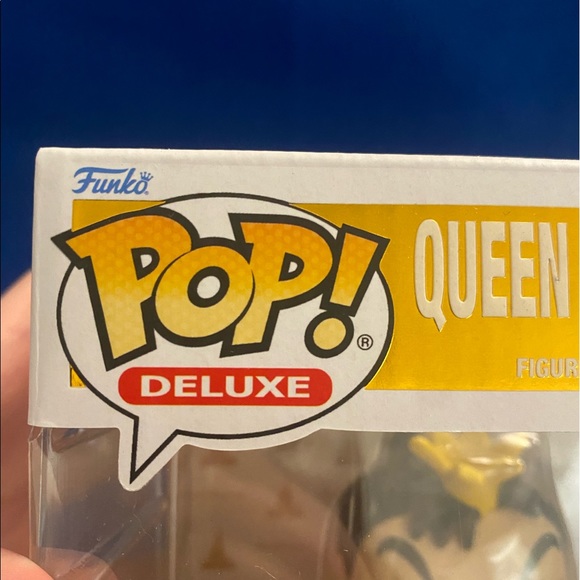 Funko Pop! Deluxe Disney 50th Queen of Hearts - Picture 3 of 5